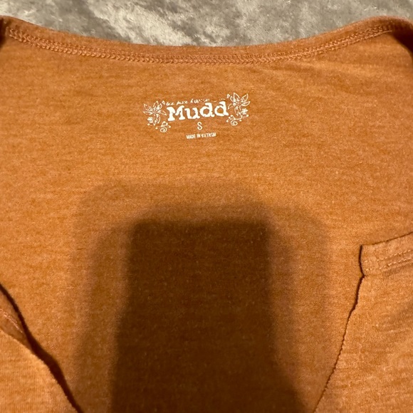 Mudd V-neck Top-Small - Picture 2 of 3